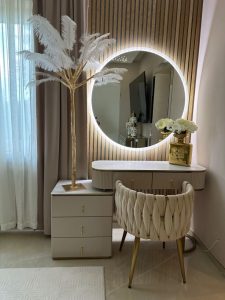 5 Cách Decor Bàn Trang Điểm Đẹp – Cách Sắp Xếp Đồ Gọn Gàng 3 ban-trang-diem-dep